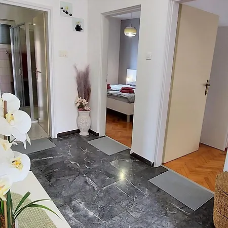 Modern With Sea View Apartment *
